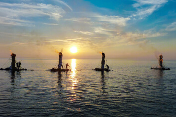 滑川のネブタ流し