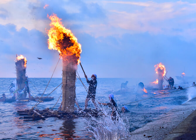 滑川のネブタ流し