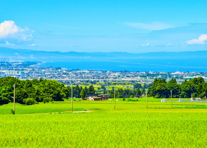 山手から望む 滑川の街並みと富山湾