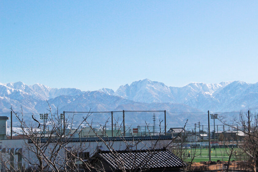 上市川河口から望む剱岳の氷河【滑川】