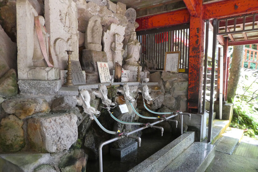 穴の谷霊水（穴の谷霊場）【上市】